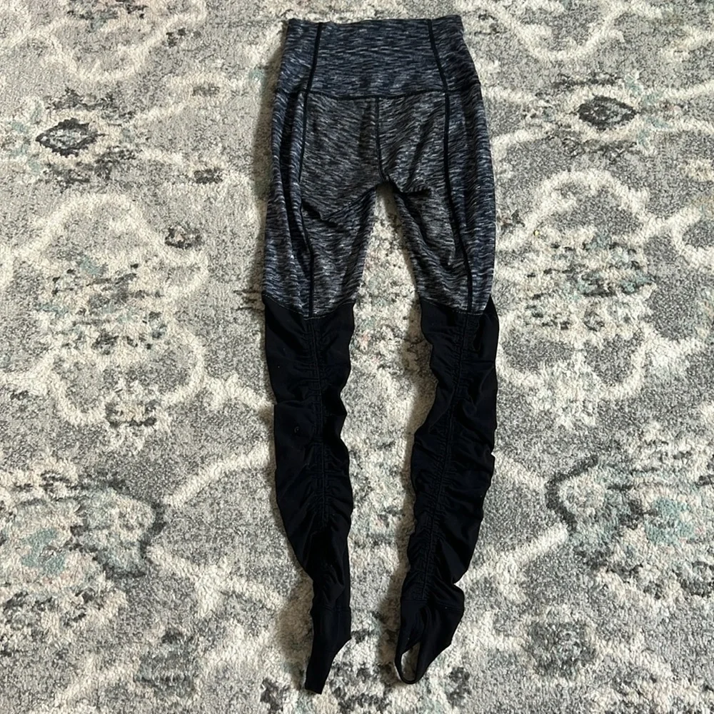 Lululemon Wunder Under Pant Stirrup Leggings Black Gray Striped Size 4